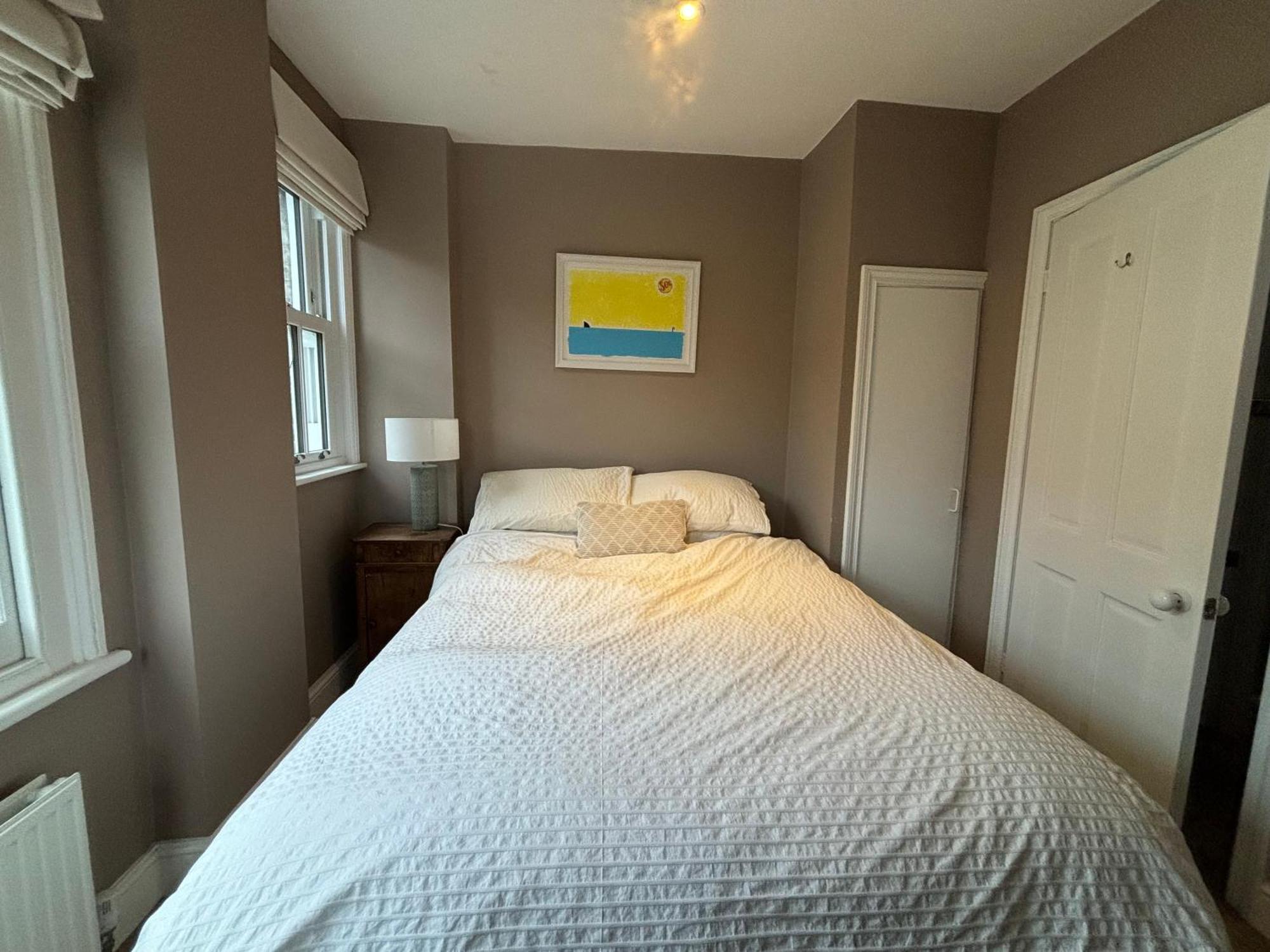 Elegant And Well-connected 2bd Flat Fulham Londen