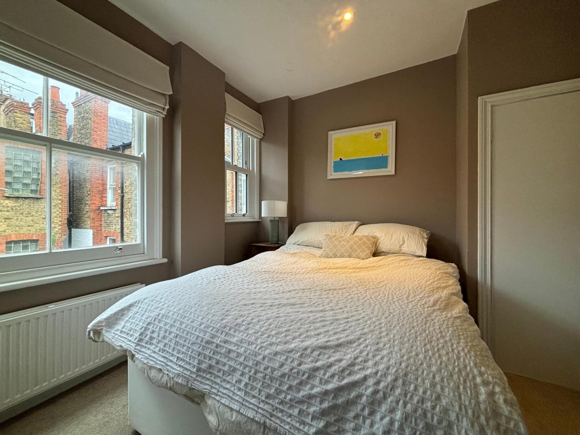 Elegant And Well-connected 2bd Flat Fulham